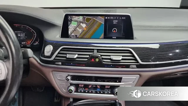 BMW 7 Series (G11) 2021 Серебряный из Кореи, фото 6