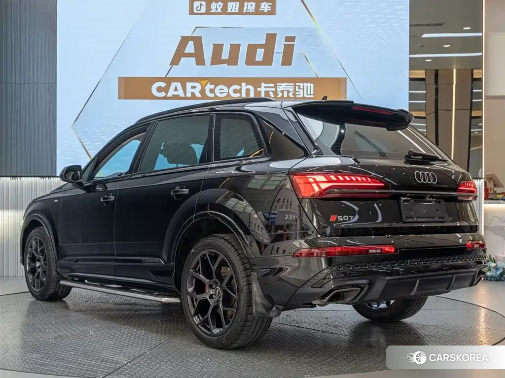 Audi Q7 2025 Черный из Китая, фото 6