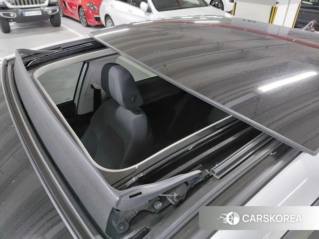 Volkswagen Golf 8th Generation 2023 Белый из Кореи, фото 5