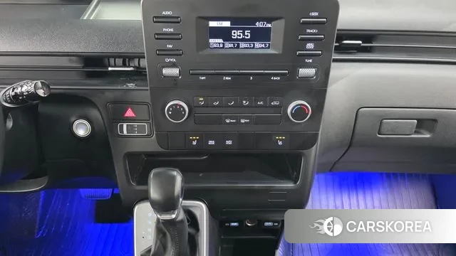 Hyundai Staria 2023 Белый из Кореи, фото 6