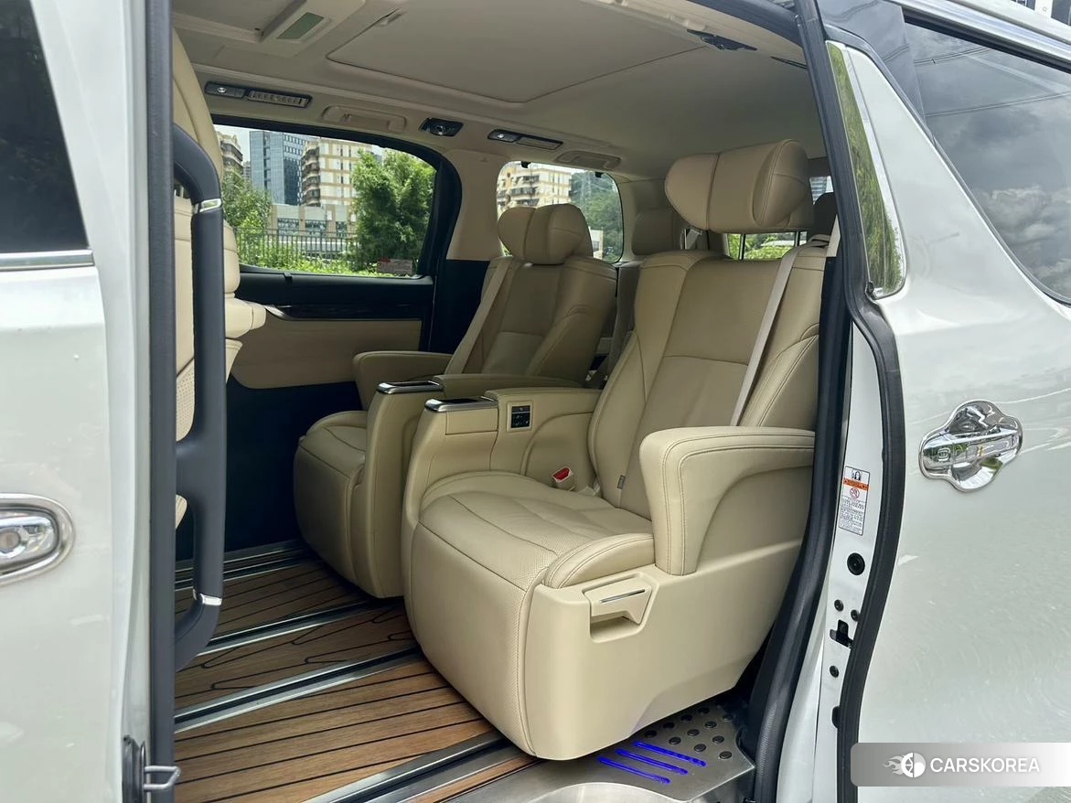 Toyota Elfa 2021 Белый из Китая, фото 6