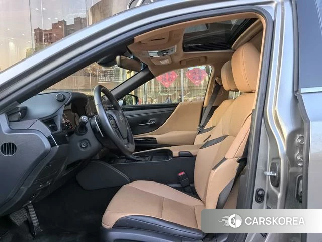 Lexus ES 2024 Серебристо-серый из Китая, фото 6