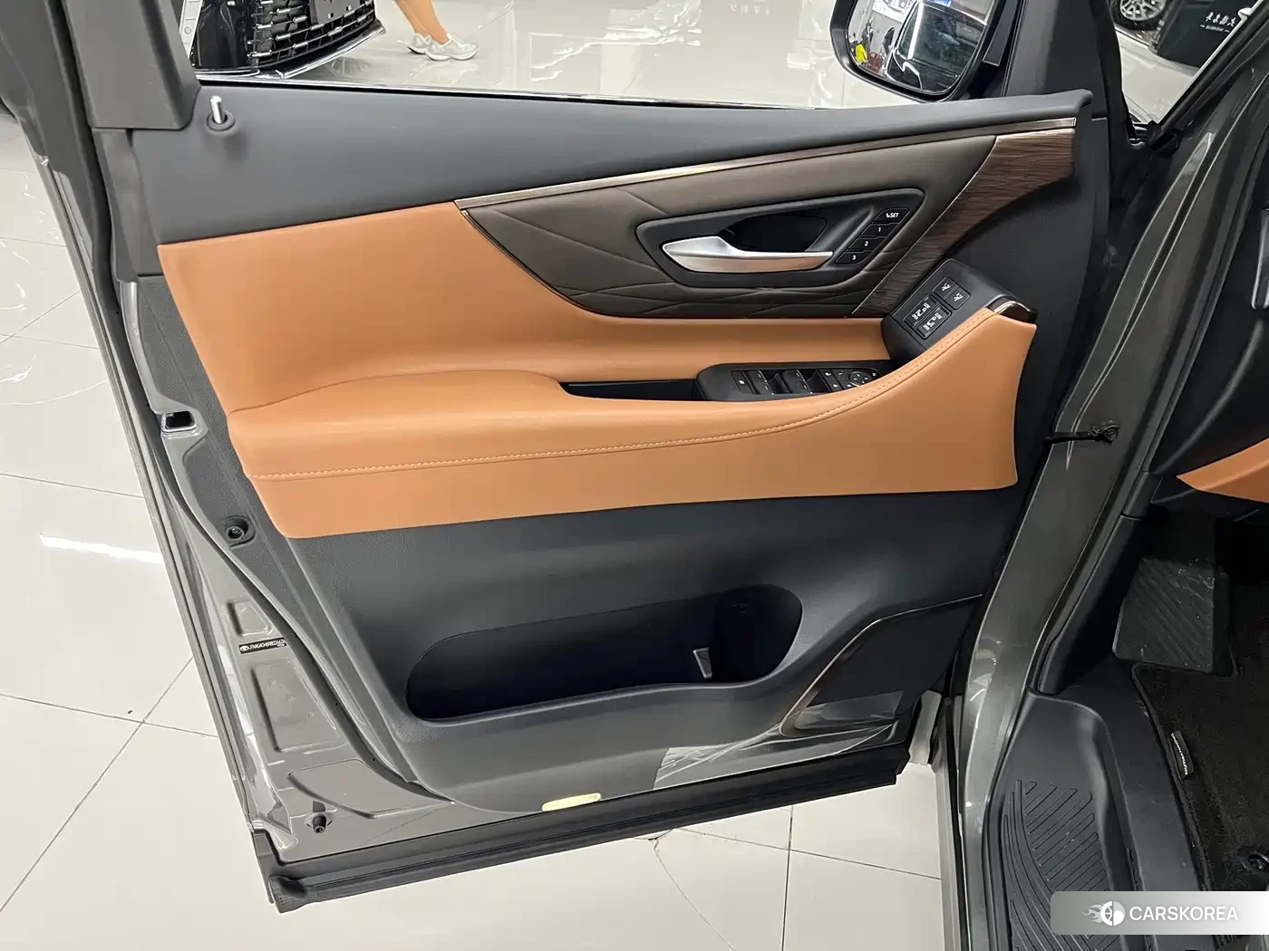 Toyota Vellfire 2026 Silver/gray из Китая, фото 6