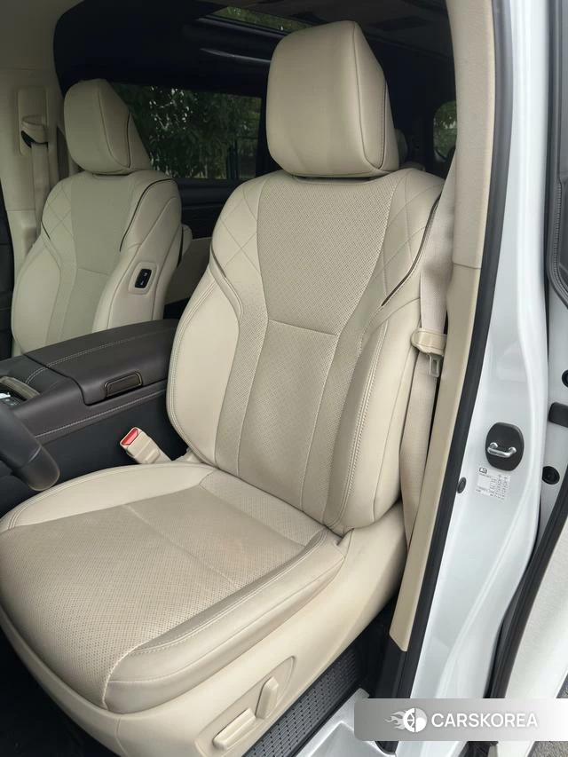 Toyota Elfa 2023 Белый из Китая, фото 6
