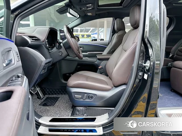 Toyota Grevia 2023 Черный из Китая, фото 6