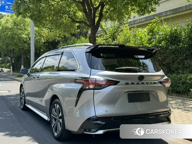 Toyota Grevia 2023 Серебристо-серый из Китая, фото 6