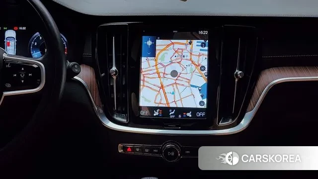 Volvo V60 Cross-Country 2nd Generation 2021 Белый из Кореи, фото 6