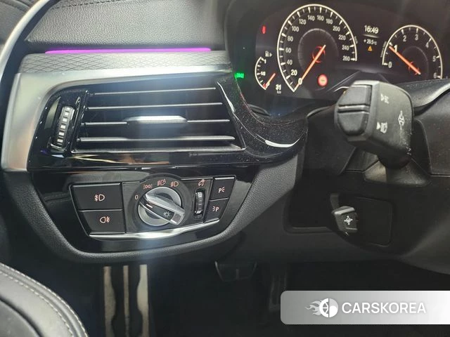 BMW 5 Series (G30) 2019 Серебристо-серый из Кореи, фото 6