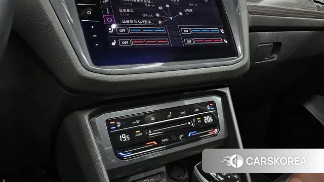 Volkswagen Tiguan Allspace 2023 Белый из Кореи, фото 6