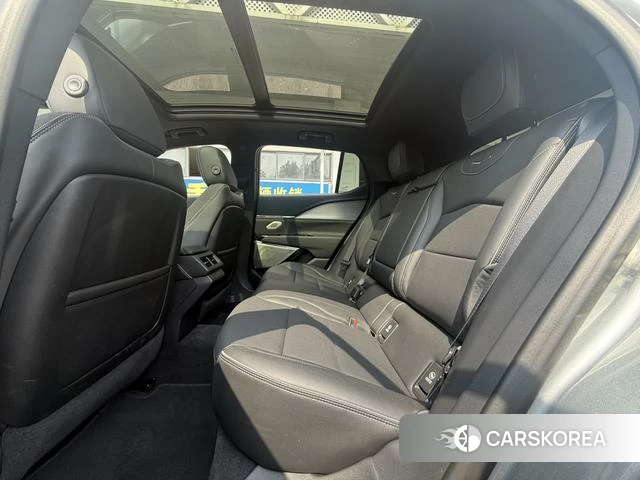 Cadillac GT4 2026 Серебристо-серый из Китая, фото 6