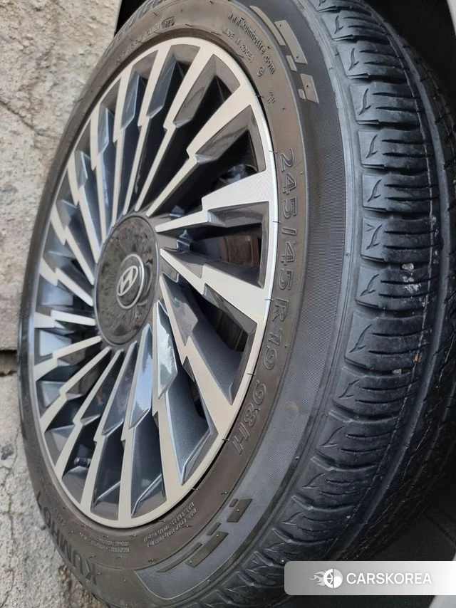 Hyundai Grandeur Hybrid (GN7) 2024 Серебристо-серый из Кореи, фото 6