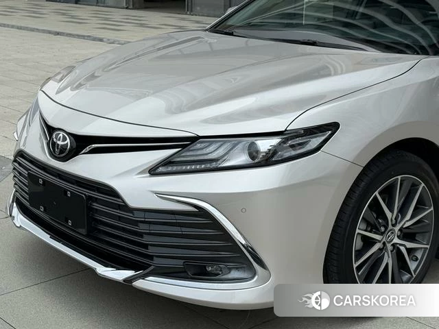 Toyota Camry 2024 Серебристо-серый из Китая, фото 6