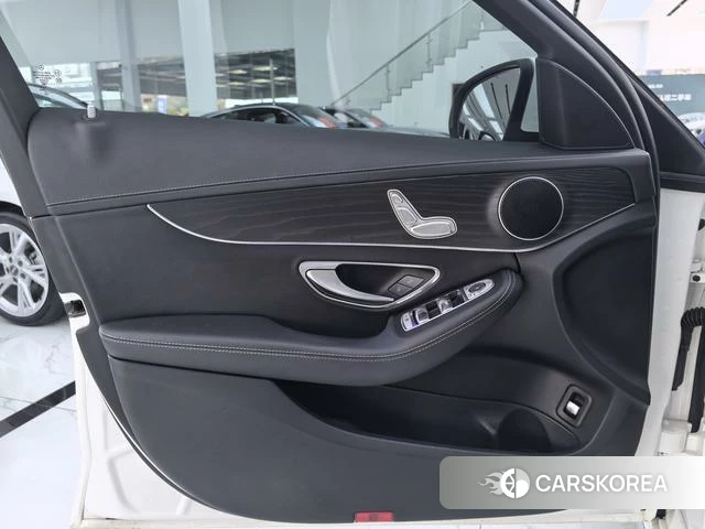 Mercedes-Benz Class C 2021 Белый из Китая, фото 6
