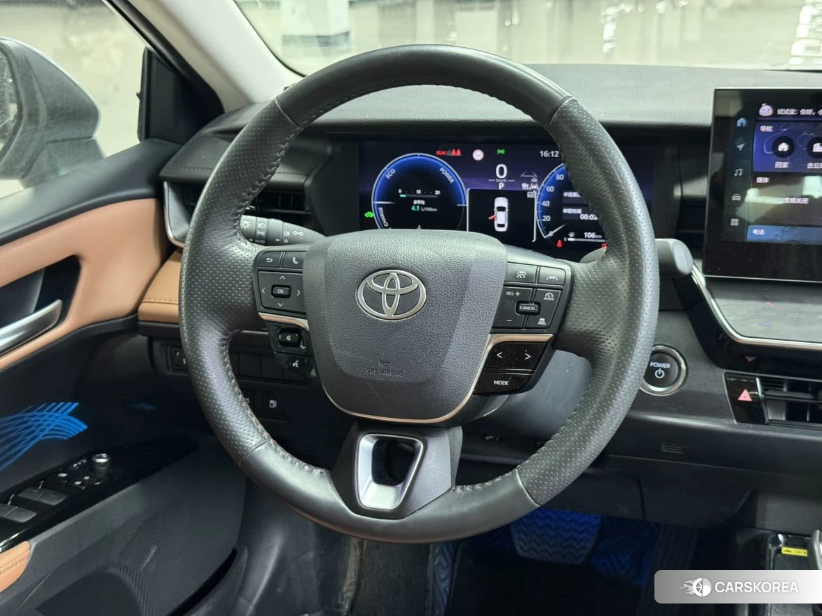 Toyota Camry 2024 Серебристо-серый из Китая, фото 6