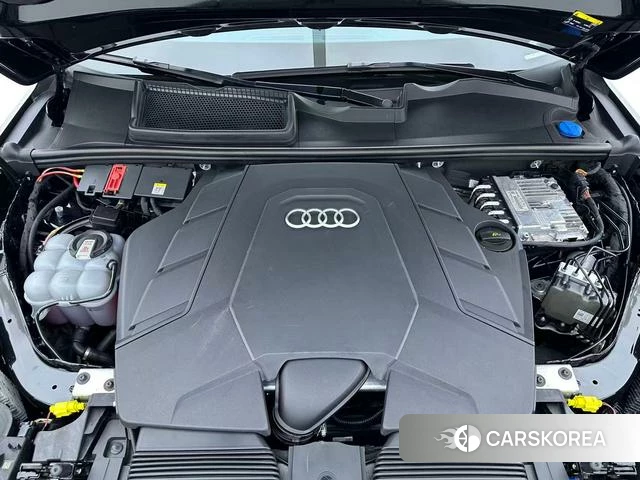 Audi Q7 2021 Черный из Китая, фото 6