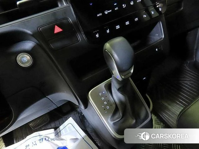 Hyundai Staria 2023 Белый из Кореи, фото 6