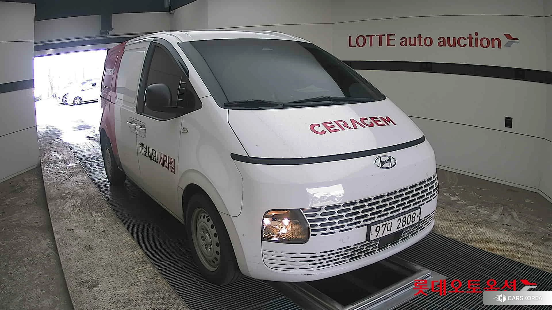 Hyundai Staria 2022 Белый из Кореи, фото 6