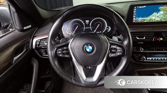 BMW 5 Series (G30) 2018 Серебристо-серый из Кореи, фото 6