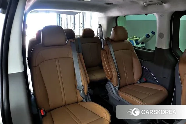 Hyundai Staria 2023 Белый из Кореи, фото 6