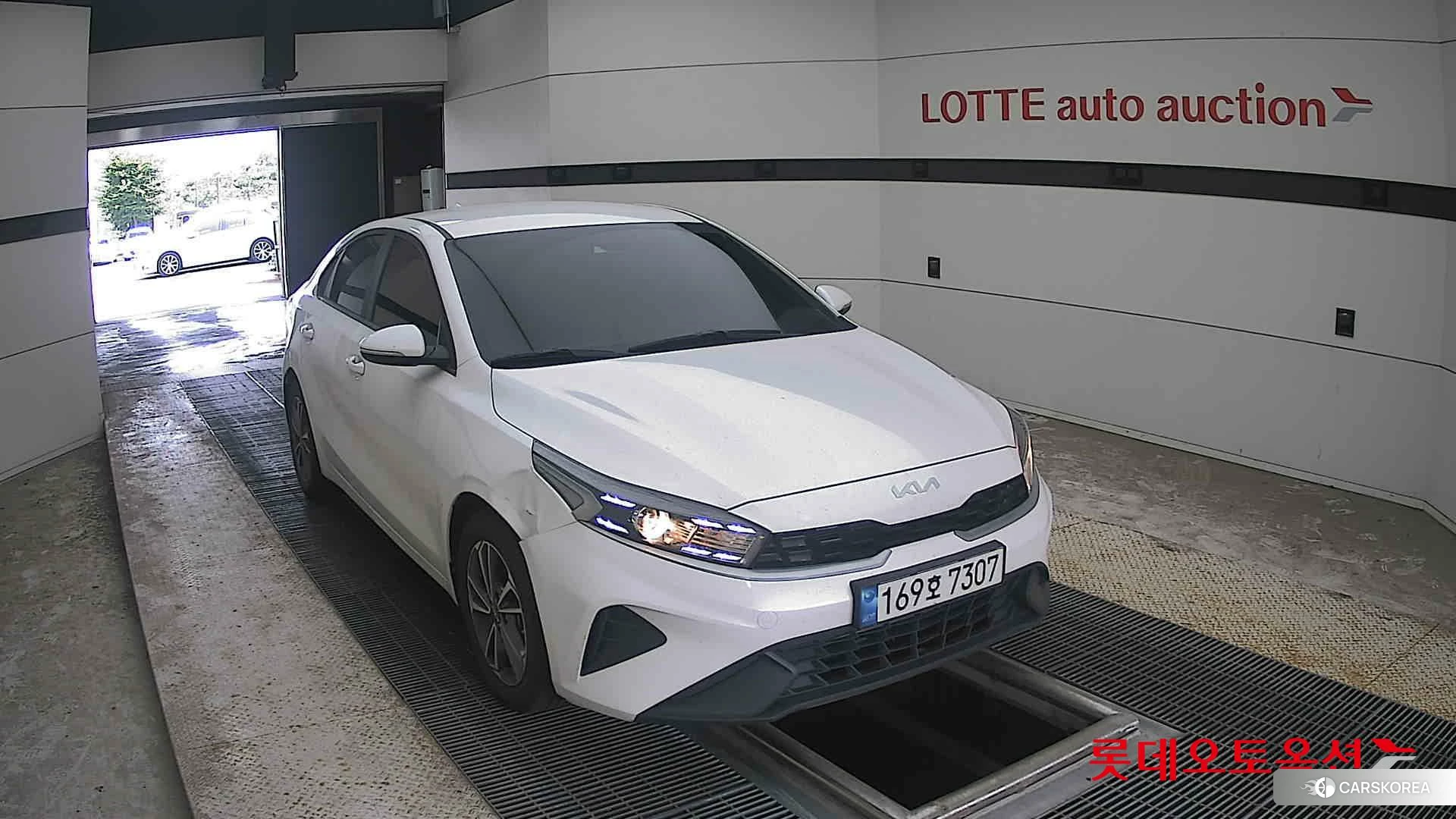 Kia K3 2022 Snow White Pearl из Кореи, фото 6