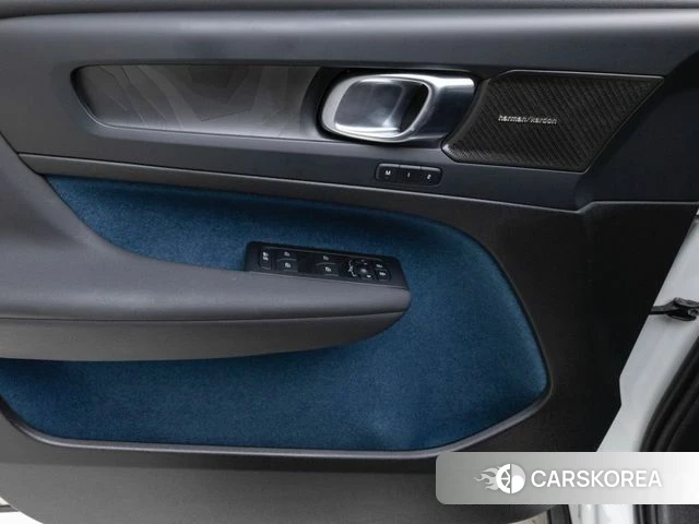 Volvo XC40 Richards 2024 Белый из Кореи, фото 6