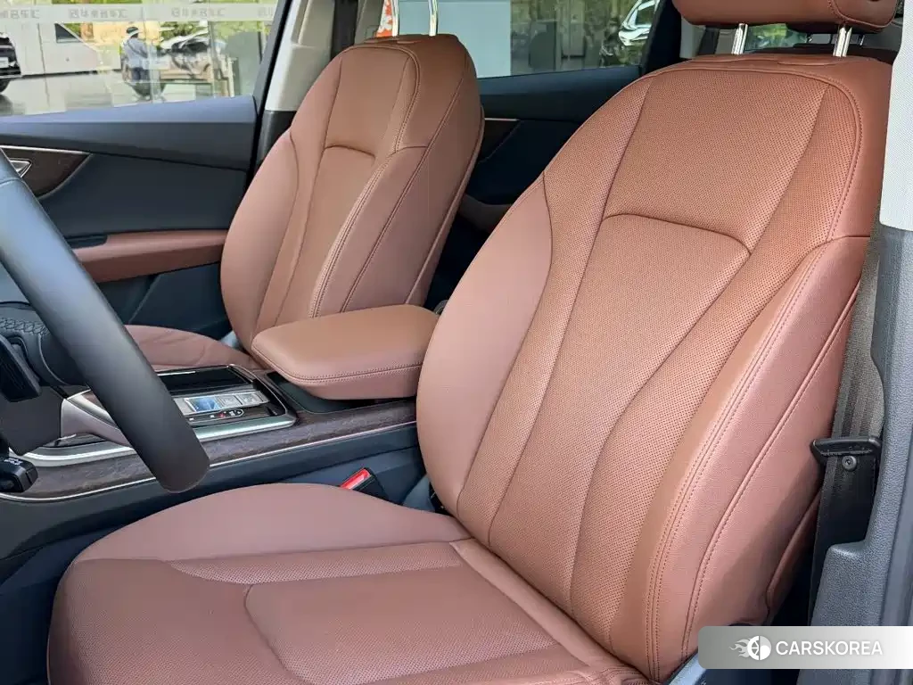 Audi Q7 2021 Черный из Китая, фото 6