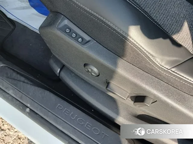 Peugeot 5008 second generation 2018 Белый из Кореи, фото 6
