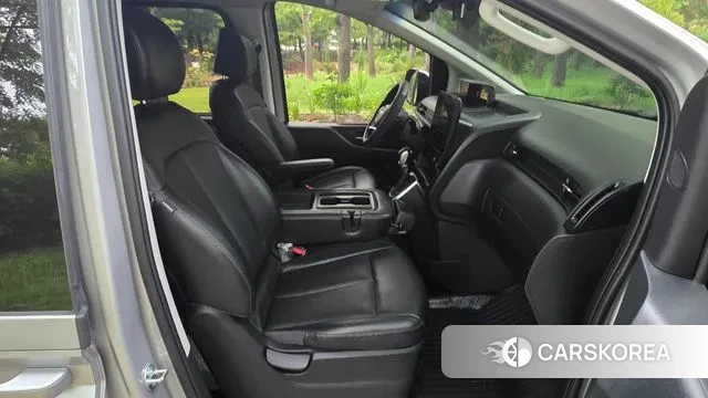 Hyundai Staria 2023 Серебряный из Кореи, фото 6