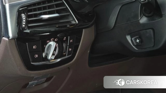 BMW 5 Series (G30) 2018 Серебристо-серый из Кореи, фото 6