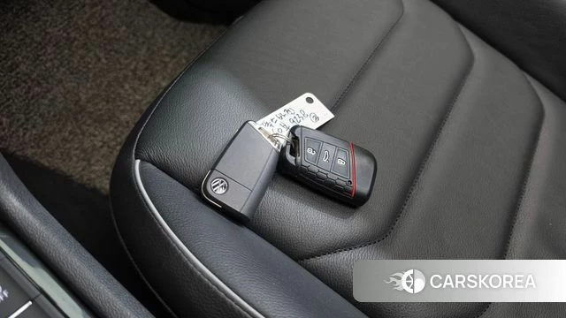 Volkswagen Tiguan second Generation 2021 Белый из Кореи, фото 6