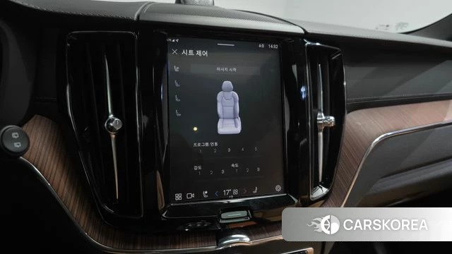 Volvo XC60 second Generation 2023 Белый из Кореи, фото 6