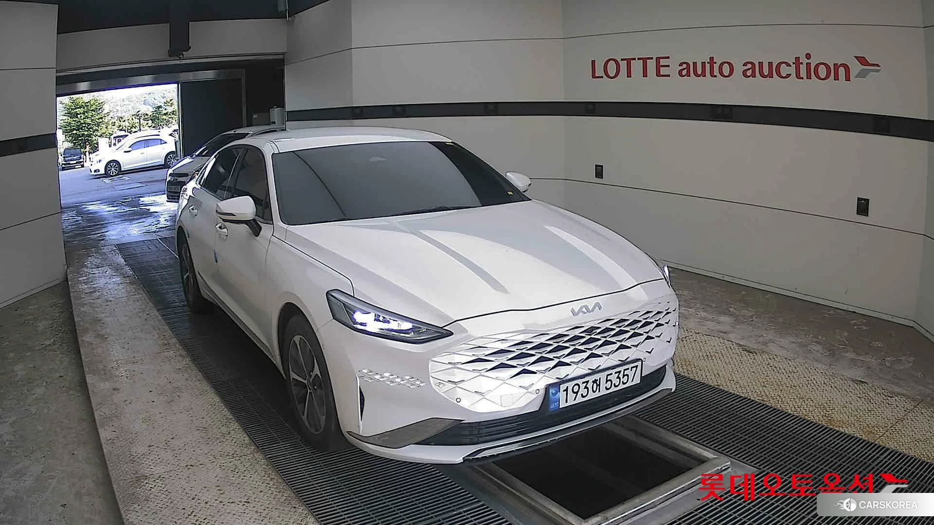 Kia K8 Hybrid 2023 Snow White Pearl из Кореи, фото 6