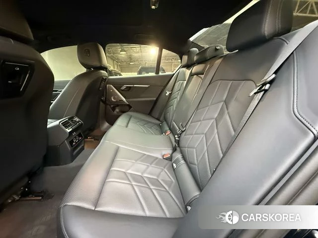 BMW i5 (import) 2024 Черный из Китая, фото 6