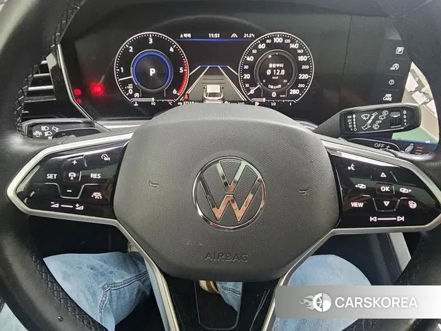 Volkswagen Touareg 3rd generation 2020 Белый из Кореи, фото 6