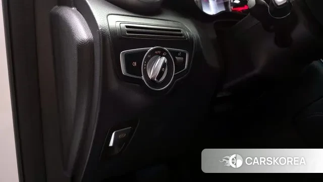 Mercedes-Benz GLC-Class X253 2019 Белый из Кореи, фото 6