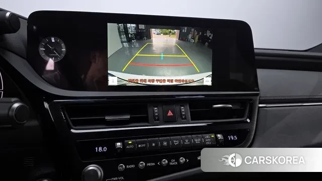 Lexus ES300h 7th generation 2023 Белый из Кореи, фото 6