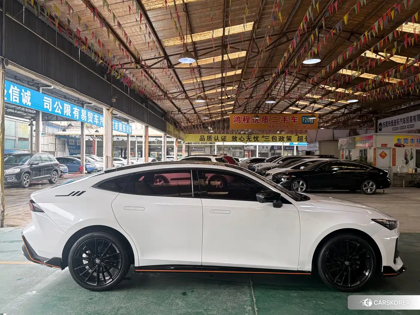 Chang'an UNI-V 2025 Белый из Китая, фото 6