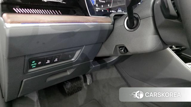 Volkswagen Touareg 3rd generation 2025 Белый из Кореи, фото 6