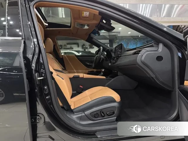 Lexus ES300h 7th generation 2024 Черный из Кореи, фото 6