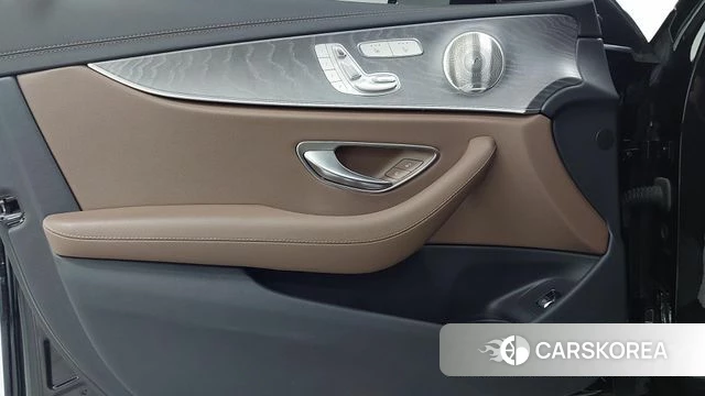 Mercedes-Benz E-Class W213 2023 Черный из Кореи, фото 6