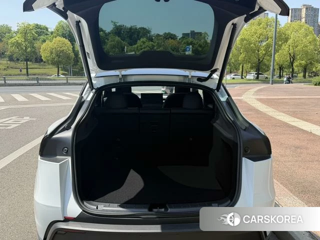 Tesla Model Y 2026 Белый из Китая, фото 6