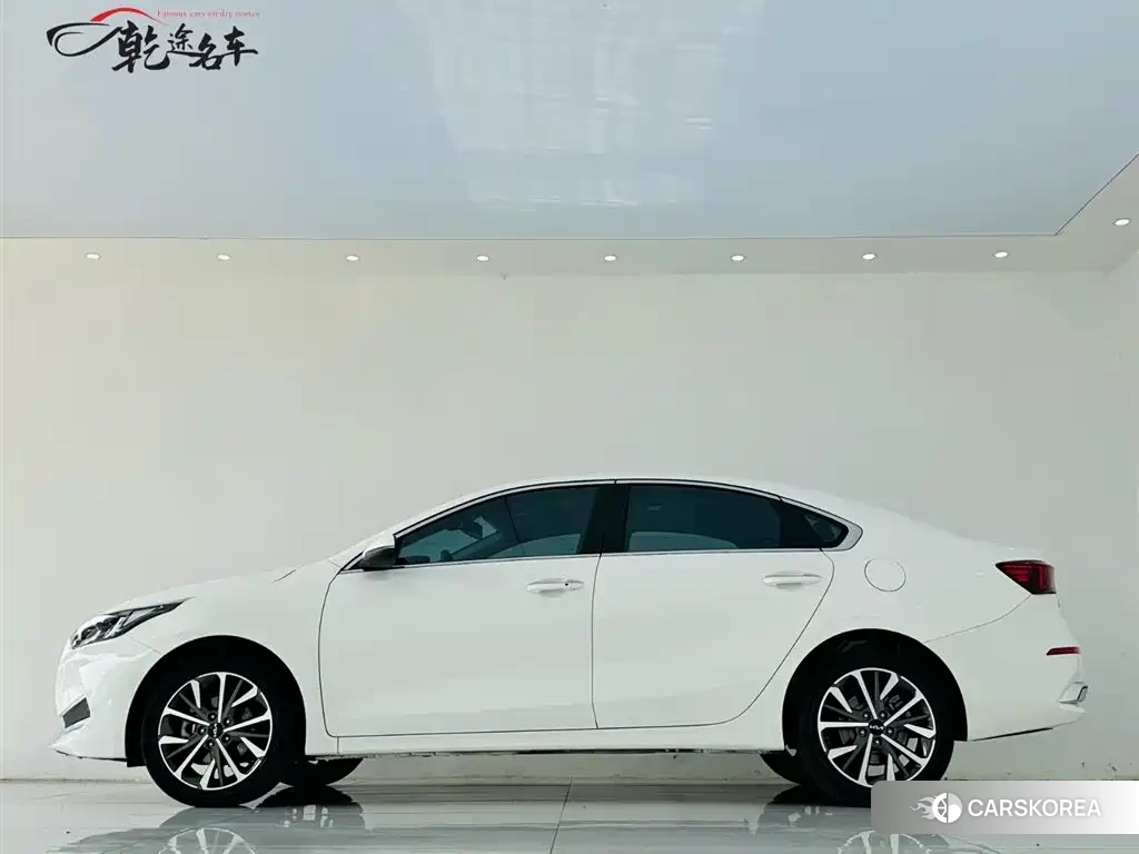 Kia K3 2022 Белый из Китая, фото 6