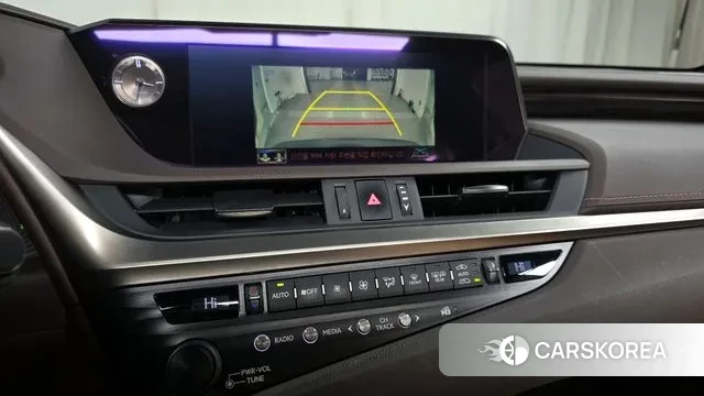 Lexus ES300h 7th generation 2019 Серебристо-серый из Кореи, фото 6