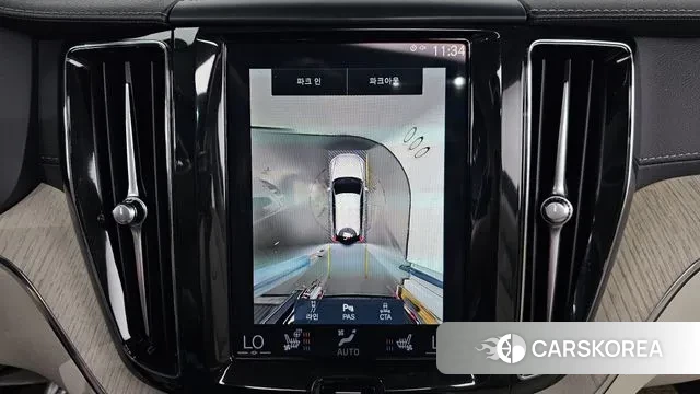 Volvo XC60 second Generation 2021 Светло-серебряный цвет из Кореи, фото 6