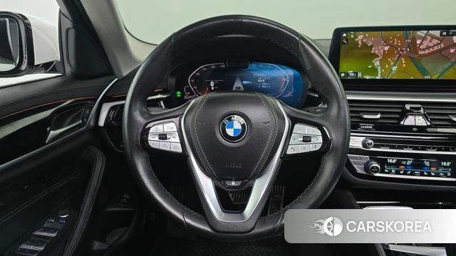 BMW 5 Series (G30) 2021 Белый из Кореи, фото 6