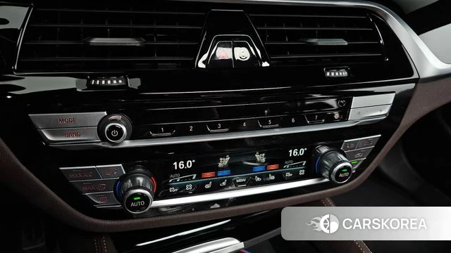 BMW 5 Series (G30) 2023 Черный из Кореи, фото 6