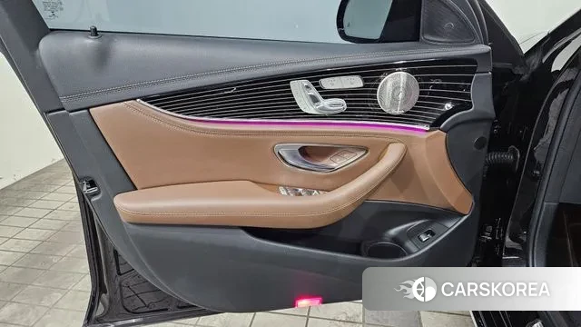 Mercedes-Benz E-Class W213 2023 Черный из Кореи, фото 6