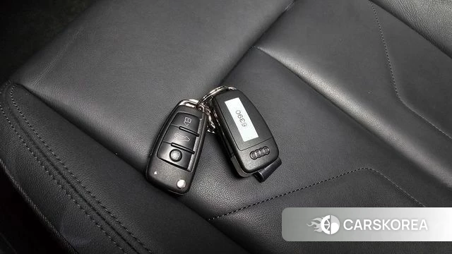 Audi Q3 (F3) 2020 Белый из Кореи, фото 6