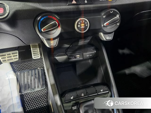 Kia Stonic 2018 Белый из Кореи, фото 6