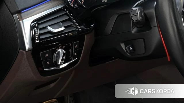 BMW 5 Series (G30) 2018 Синий из Кореи, фото 6